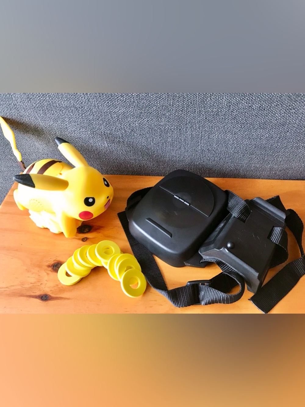 2014 TOMY Pokemon Battle Ready Pikachu Foam Disc Shooter Toy Launcher